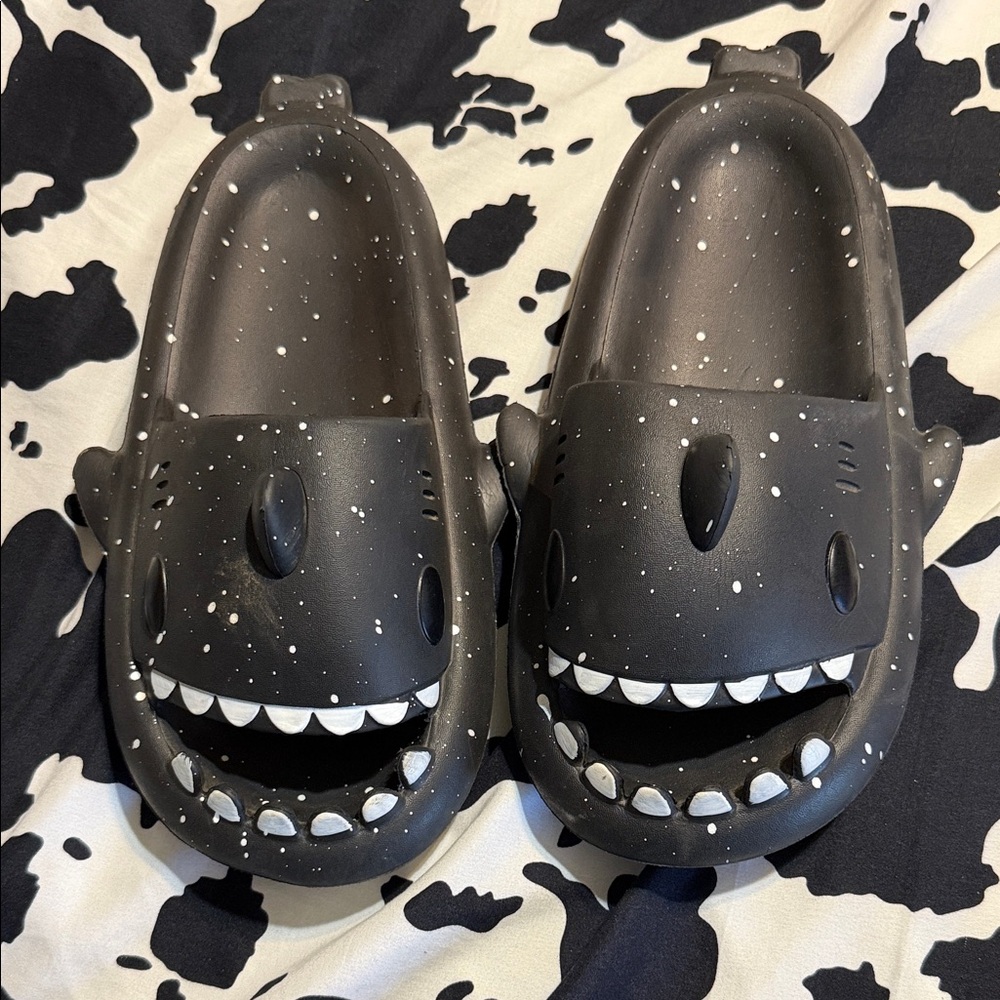 Shark-Themed Kids Shoes - Black